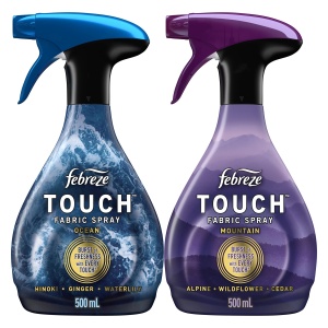 Febreze Spray para Telas, Alternativa a Bolas para Zapatos, Limpiador para Sofá, Refrescante Océano y Montaña, Pack de 2 Botellas de 16.9 oz y 33.8 fl oz
